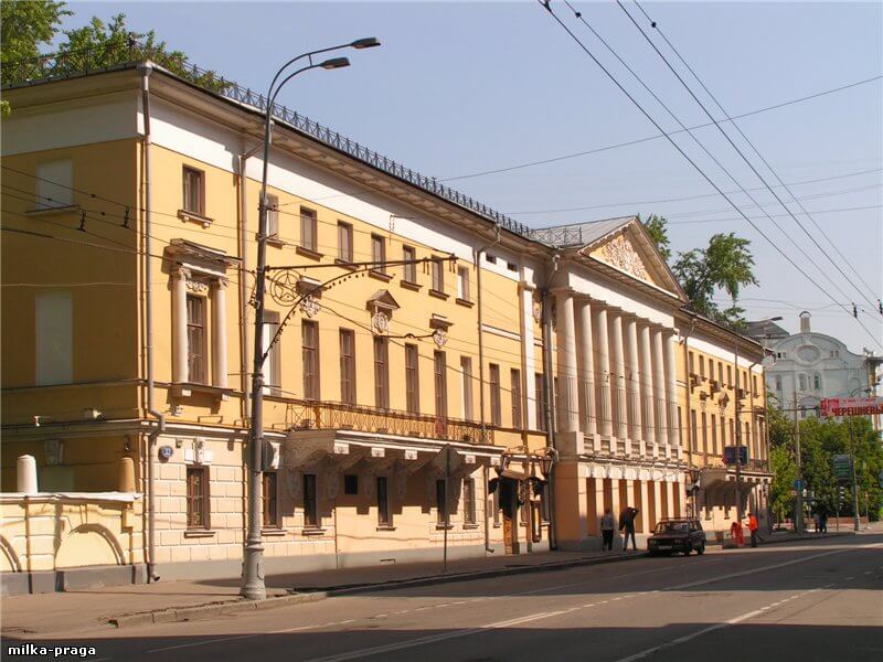 Здание ГАХН: Москва, ул. Пречистенка, д. 32 (бывш. гимназия Л.И. Поливанова). Фото: http://milka-praga.livejournal.com/30630.html